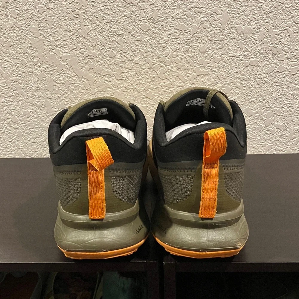 KEEN Men's Green and Tan Athletic Shoes - Picture 3 of 8